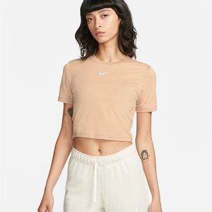 Nike Sportswear essential crop top
